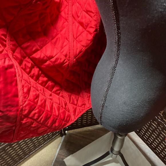 Chico’s Size 0 Button Front Red Quilted Jacket. Pre-Owned - Picture 4 of 12